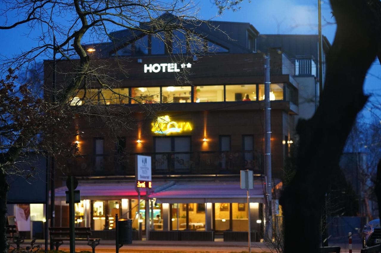Hotel Willa Zlota Karwia Exterior foto
